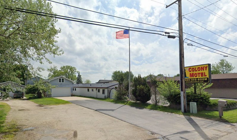 Colony Motel (Pearl Beach Bar & Motel) - From Web Listing (newer photo)